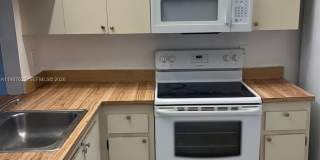 10425 NW 8th St Gallery 4