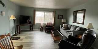 2 Bedroom, 1.5 Bathrooms - Fully Furnished Apartment Gallery 1