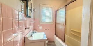 2 Bedroom, 1 Bath Home  & Garage Available in Peoria IL! Gallery 9