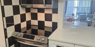 215 SE 3rd Ave Gallery 8