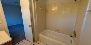 2 Bedroom Walking Distance to NCSU! 2 Bedroom Walking Distance to NCSU! Gallery 10