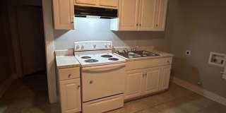 Come see this Charming 1 bedroom 1 bathroom duplex off of S. Parkway Gallery 8