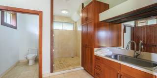 Luxury 5BR Oceanfront Home w/ Private Pool & Beach Access: Konishiki Beachhouse Luxury 5BR Oceanfront Home w/ Private Pool & Beach Access: Konishiki Beachhouse Gallery 25
