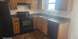 1/2 Off first months rent! 2 Bed/1.5 Bath Townhouse! Water/Garbage Included! Walk to APSU! Gallery 6