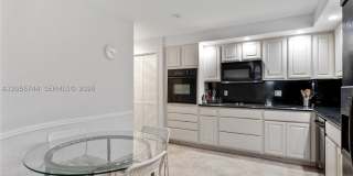 5825 Collins Ave Gallery 61