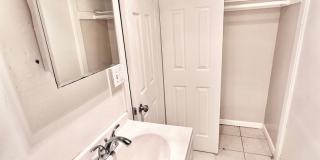 Spacious 6 bedroom 3.5 bath Tudor Townhouse w/Deck close to Georgetown University & Hospital Gallery 49