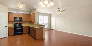 Beautiful 3 Bedroom Duplex Located in New Braunfels, Texas! Gallery 9