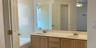 Lovely 3 Bedroom, 2 Bath In The NW! Gallery 10