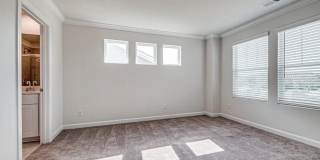 Room in 4 Bedroom Home at Tears Ln Gallery 24