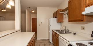 Walk to UC & UC Medical | 1BR/2BR Apartments Gallery 26