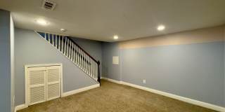 Charming 3Bed/1.5Bath Townhouse in Carney Gallery 16