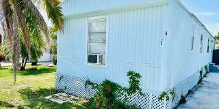 FIRST MONTH'S RENT FREE! 2/1.5 IN SPRINGWOOD PARK Gallery 1