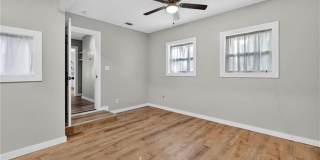 2329 Reynolds Street Gallery 15