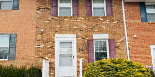 2 Bedroom, 1.5 Bath Townhouse Gallery 1
