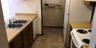Bright and spacious two Bedroom one Bath, big deck, great location! (34th) Gallery 5