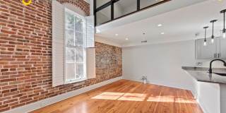 Charming 2/1 loft-style condo in the heart of Historic Downtown Charleston! Gallery 9