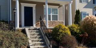 3 Bedroom 2.5 Bath Townhouse 1 Car Garage Gallery 4