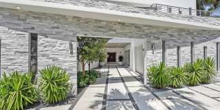 5910 N Bayshore Drive Gallery 1