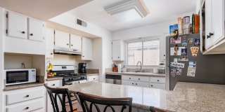 Cozy 3BD/2BA Home in Bakersfield's 93306 — Fully Equipped, Fireplace, Solar & All Pets Welcome! Gallery 7