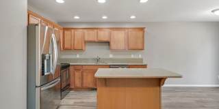 Stunning townhouse in Canby- 3 bed / 2.5 bath , garage, AC Gallery 8