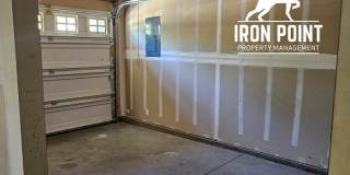 3bed/2bath w/3 car garage, upstairs bonus room, vaulted ceilings, & fenced yard. Gallery 32