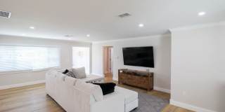 Luxury Annual Rental with Resort-Style Pool on Longboat Key Gallery 26