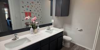 BEAUTIFUL 4-bedroom 2-bathroom home! !!HALF OFF 1ST MONTH!! Gallery 17