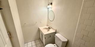 Dupont Prime Location Tree-Lined Corcoran St & 17th 1 bed 1 bath Condo UTILITIES INCLUDED. Gallery 17