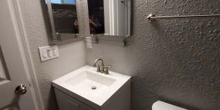 Charming 2bedroom, 2bath home, Like New near Land Park Area and City College. Gallery 7