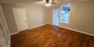 2 Bedroom 1 Bath Downstairs apartment in the heart of Maryville & available now! Gallery 1