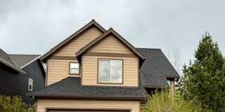 Charming 3 Bedroom Home in SE Bend with Spacious Backyard! Gallery 1