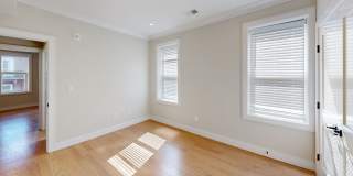 Modern, Student-Friendly Luxury near T!  Laundry in Unit! Gallery 9