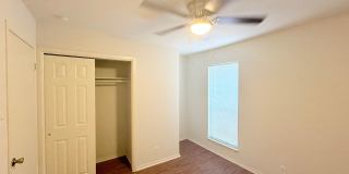Great, well-maintained single-story duplex tucked away on a quiet cul-de-sac! Gallery 25