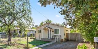 Fully Updated 2/1-Directly Across From 20th St Park- Available Now*** One Room Lease take over*** Gallery 1