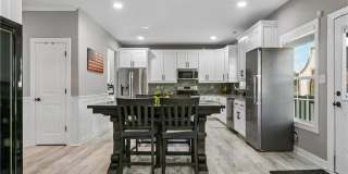367 Poplar Avenue Gallery 24