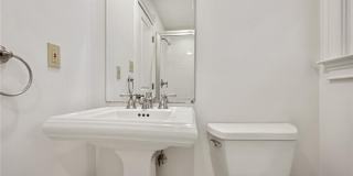 1930 Wildwood Place NE Gallery 22