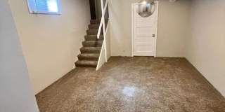 Large 2 bed 1 bath Duplex in Dundee! Gallery 7