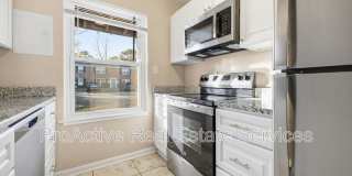 1006 Barclay Square Gallery 12