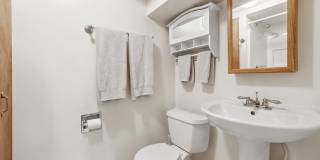 Super Sweet Cottage Living, Centrally Located! Gallery 7
