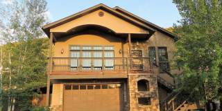 Mountain Sunset Views: Lovely Four-Bedroom House in Skyridge Gallery 1