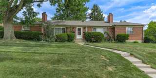 Quaint Duplex with a private Basement, Garage Space & Patio Gallery 1