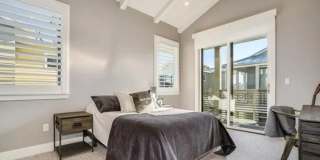 710 E Avenue Gallery 44