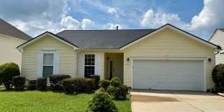 Single-Level 3BR Ranch with Solar Panels – Save on Power Bills! Gallery 1