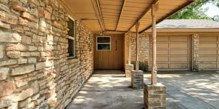 Charming 3-Bed, 1.5-Bath Home with 2-Car Garage Near NW 23rd & MacArthur Gallery 5