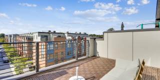 GREAT LOCATION!! Stunning 3BD/3.5BA luxury 4-level townhouse! Gallery 45