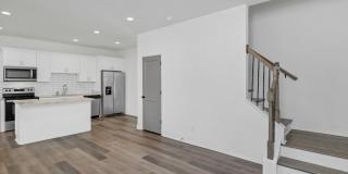 Modern Townhome in Rosewood – Walk to USC, Dining & More! Gallery 12