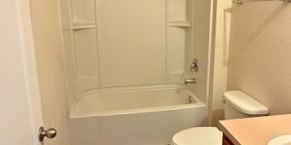 4/2 with Community Amenities Gallery 7