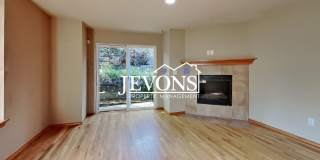 Charming two-story condo with two master suites - Pet Friendly! Gallery 10