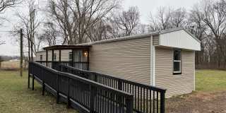 3 Bed/2 Bath Home with LARGE front/back yard Gallery 1