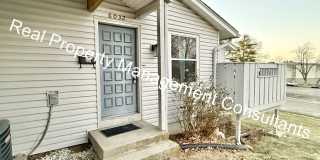 Spacious 5-Bedroom Townhome Gallery 1